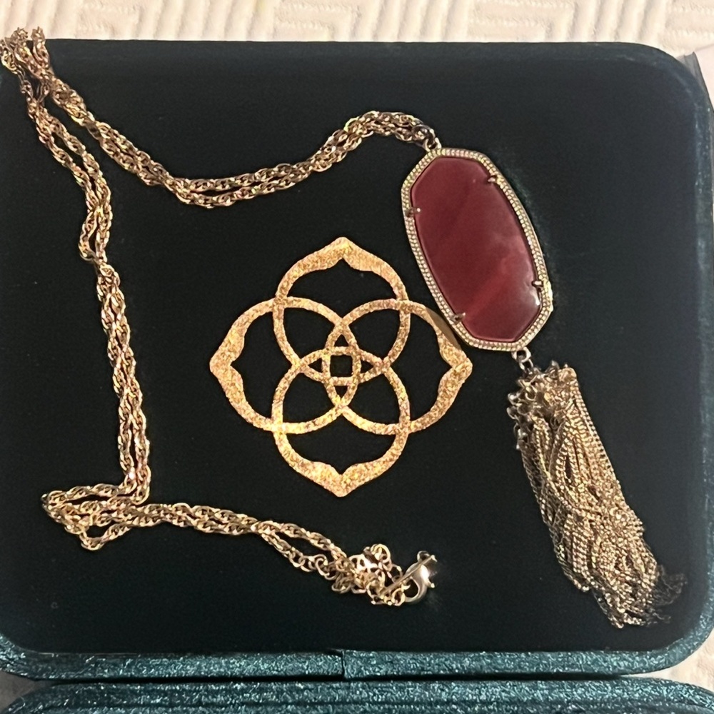 Kendra Scott Rayne Gold fuchsia tassel Pendant Necklace burgundy illusion